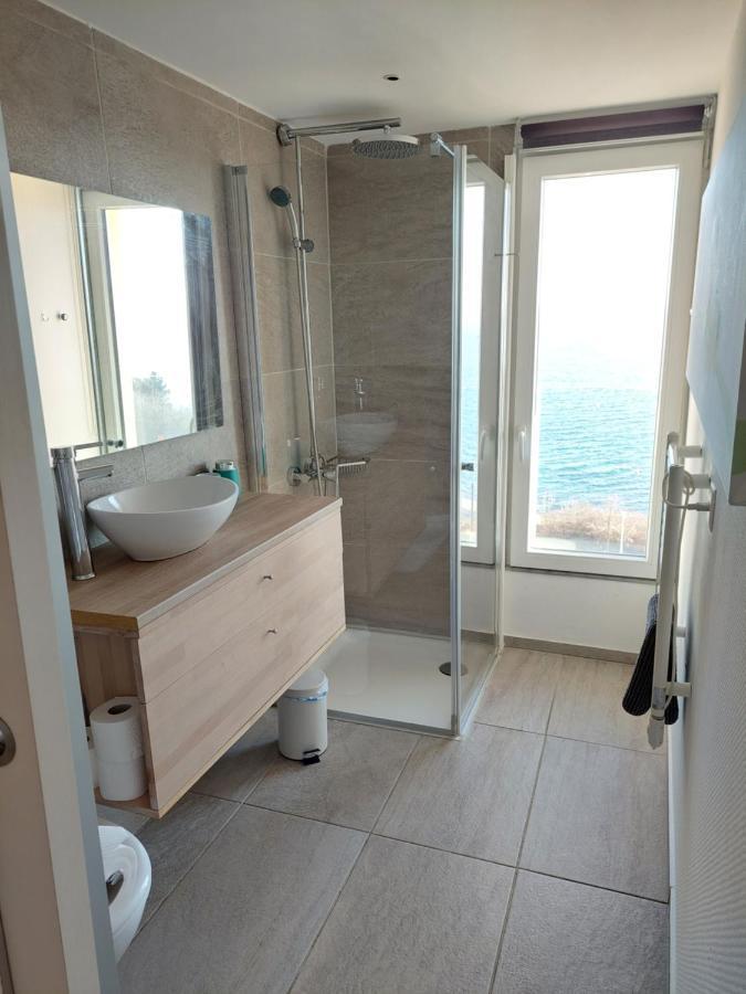 La Crique De L'Evole Apartment Нюшател Екстериор снимка